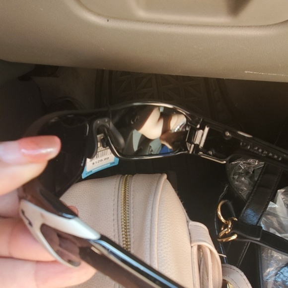 Sunglasses - Picture 4 of 5